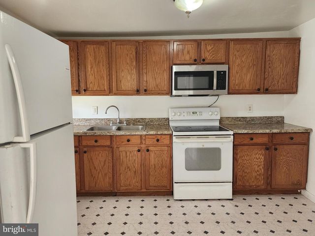 140 S 2ND ST, Steelton, PA 17113