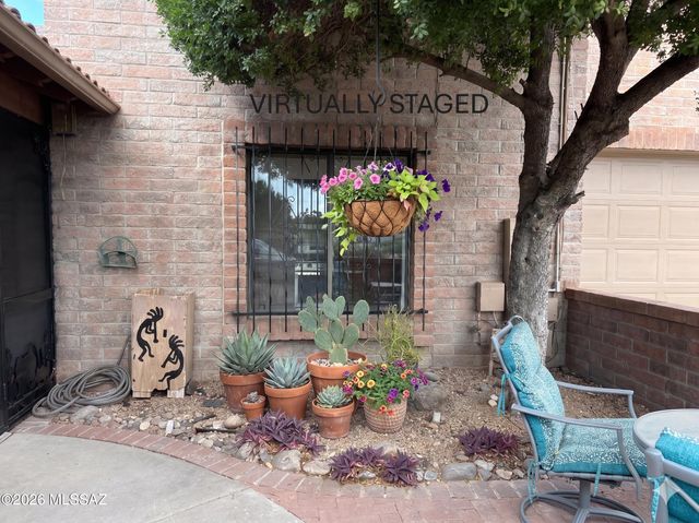 1160 W Camino Del Pato, Green Valley, AZ 85622