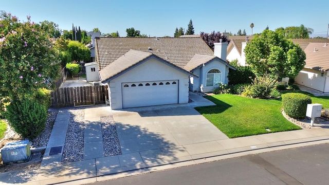 1526 Brookside Dr, Manteca, CA 95336