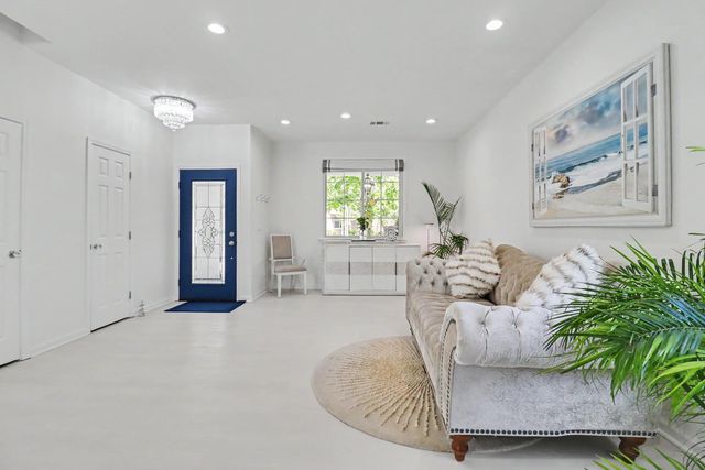 2708 Hinton Cir, Elk Grove, CA 95758