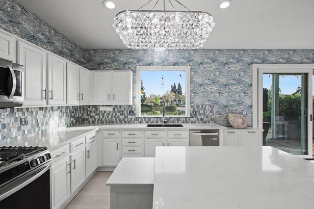 2708 Hinton Cir, Elk Grove, CA 95758