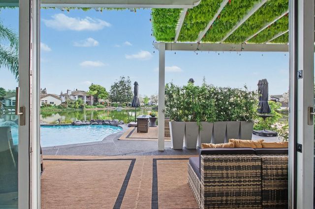 2708 Hinton Cir, Elk Grove, CA 95758