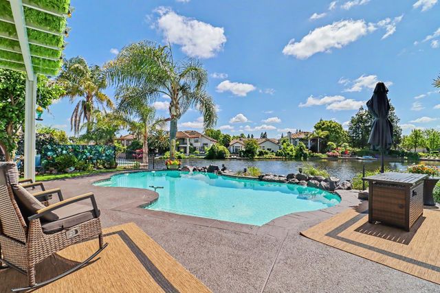 2708 Hinton Cir, Elk Grove, CA 95758