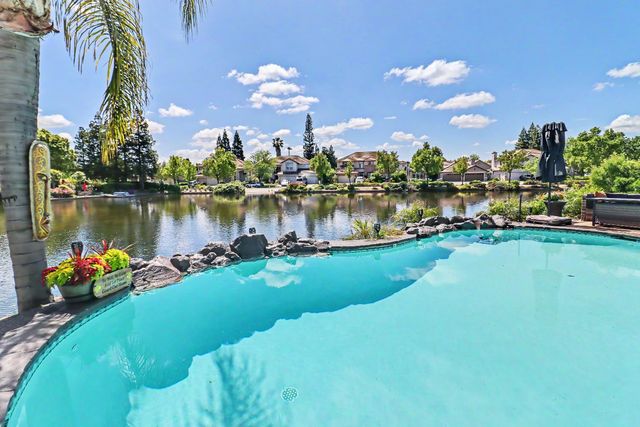 2708 Hinton Cir, Elk Grove, CA 95758