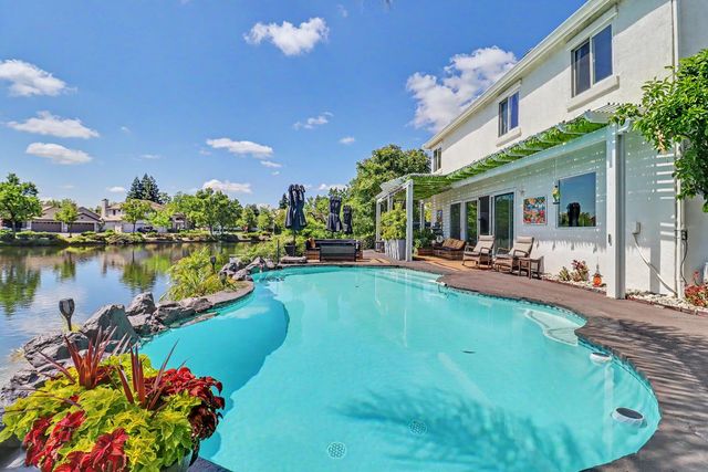 2708 Hinton Cir, Elk Grove, CA 95758