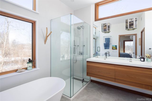 34 Old Neck Road S, Center Moriches, NY 11934