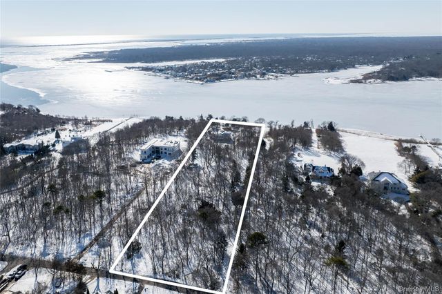 34 Old Neck Road S, Center Moriches, NY 11934