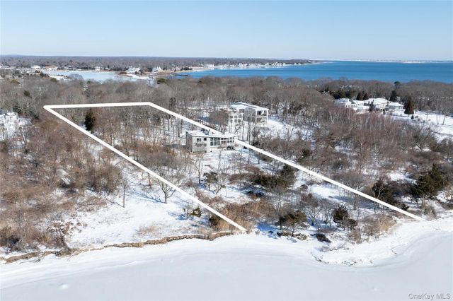 34 Old Neck Road S, Center Moriches, NY 11934