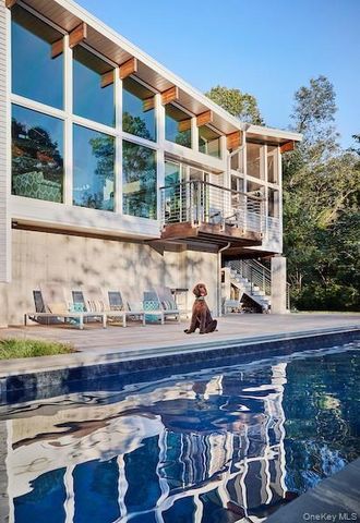 34 Old Neck Road S, Center Moriches, NY 11934