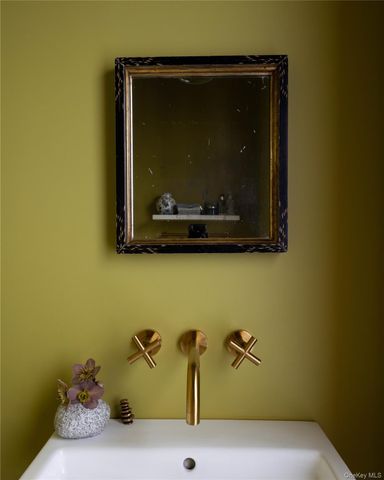 34 Old Neck Road S, Center Moriches, NY 11934