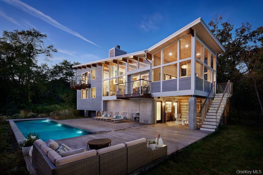 34 Old Neck Road S, Center Moriches, NY 11934