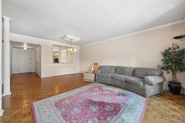 200 S Brentwood Boulevard 7F, Clayton, MO 63105