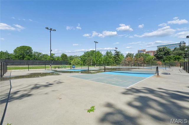 200 S Brentwood Boulevard 7F, Clayton, MO 63105