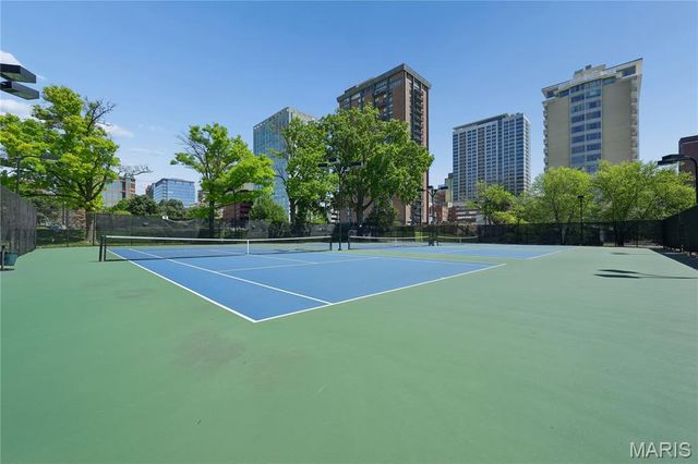 200 S Brentwood Boulevard 7F, Clayton, MO 63105
