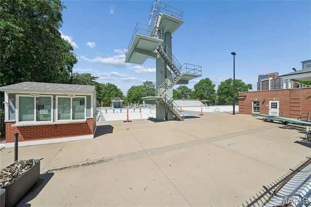 200 S Brentwood Boulevard 7F, Clayton, MO 63105