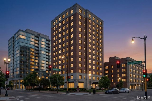 200 S Brentwood Boulevard 7F, Clayton, MO 63105