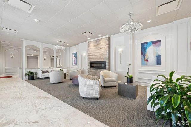 200 S Brentwood Boulevard 7F, Clayton, MO 63105