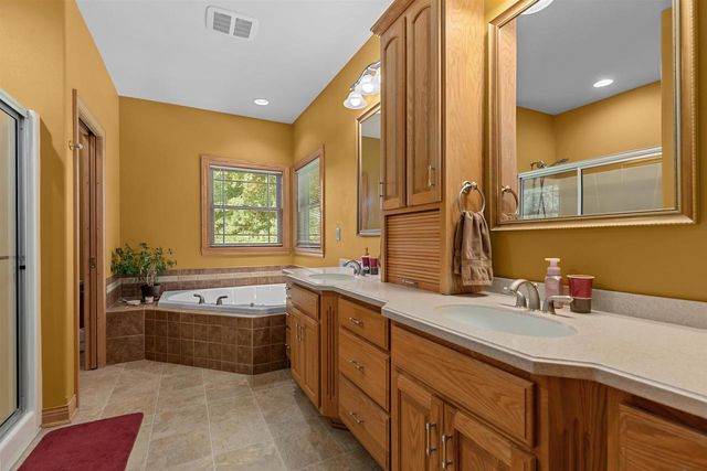 1570 MCINTOSH COURT, Oshkosh, WI 54904