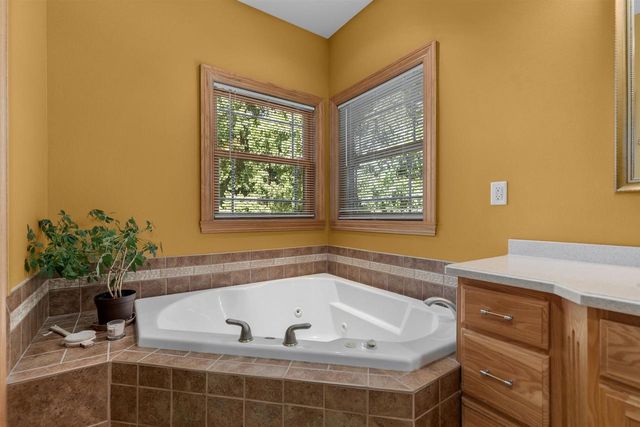 1570 MCINTOSH COURT, Oshkosh, WI 54904