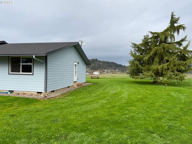 1160 VALLEY VIEW Rd, Sutherlin, OR 97479
