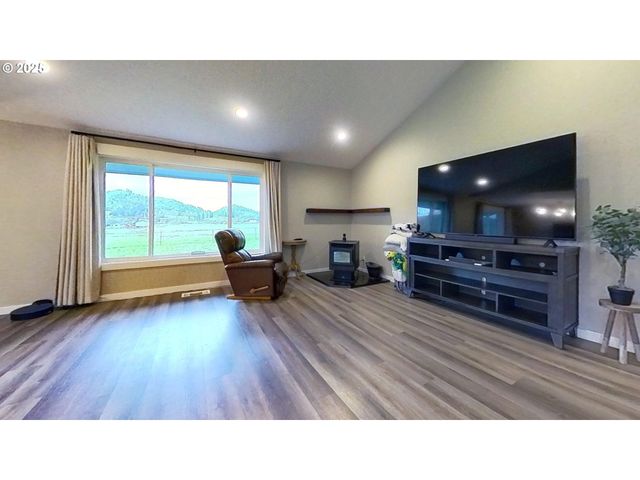 1160 VALLEY VIEW Rd, Sutherlin, OR 97479