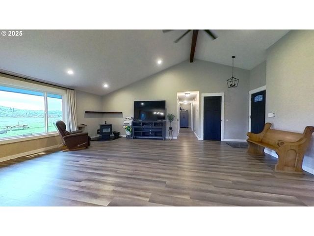 1160 VALLEY VIEW Rd, Sutherlin, OR 97479