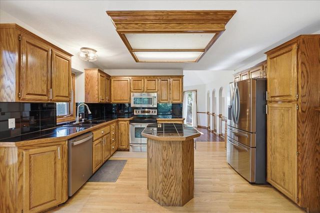 825 TIMBERCREST Drive, Council Bluffs, IA 51503