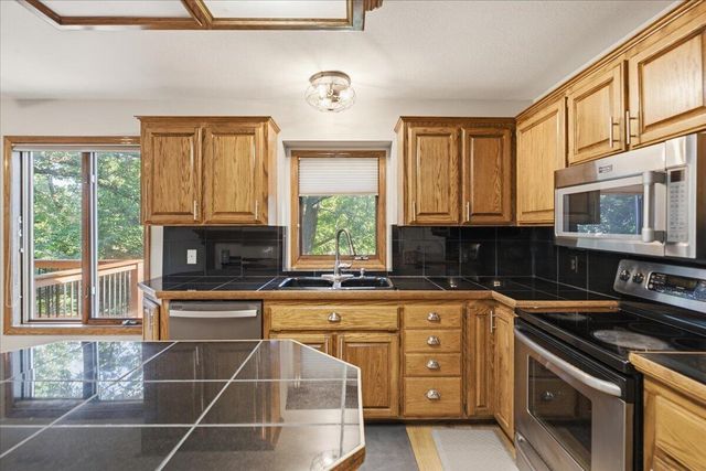 825 TIMBERCREST Drive, Council Bluffs, IA 51503