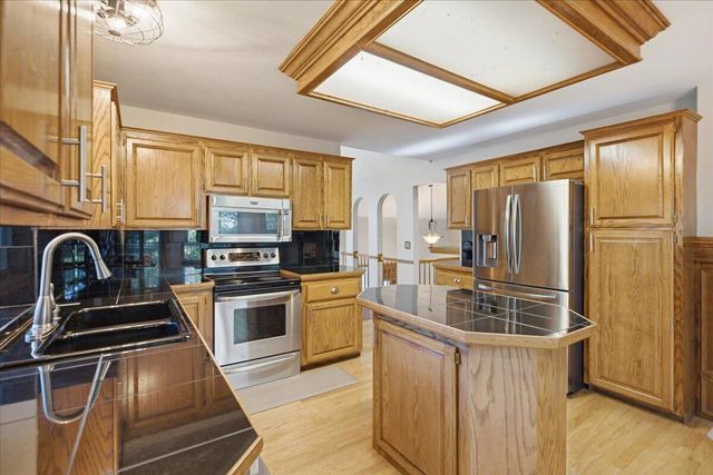 825 TIMBERCREST Drive, Council Bluffs, IA 51503