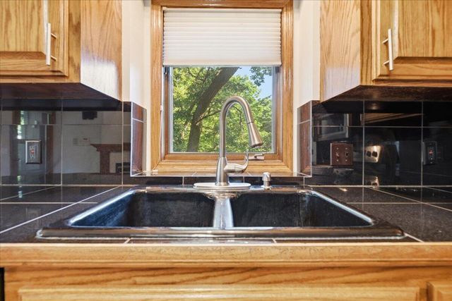 825 TIMBERCREST Drive, Council Bluffs, IA 51503