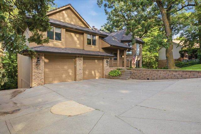825 TIMBERCREST Drive, Council Bluffs, IA 51503