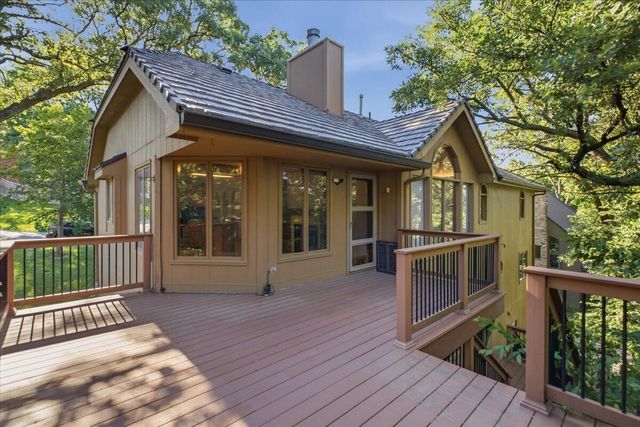 825 TIMBERCREST Drive, Council Bluffs, IA 51503