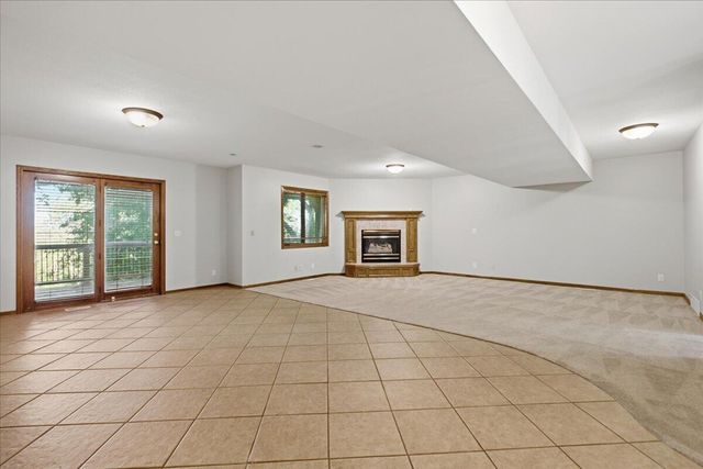 825 TIMBERCREST Drive, Council Bluffs, IA 51503