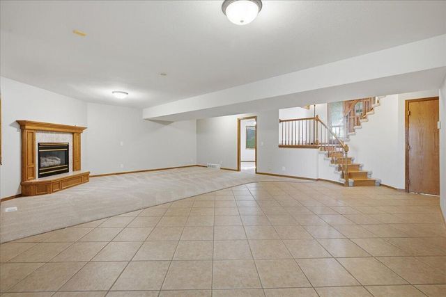 825 TIMBERCREST Drive, Council Bluffs, IA 51503