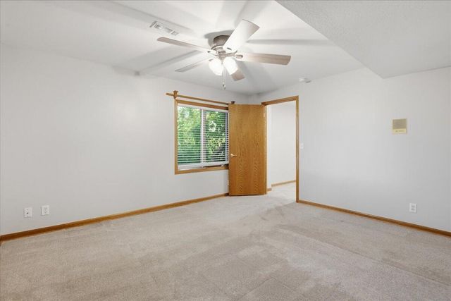 825 TIMBERCREST Drive, Council Bluffs, IA 51503