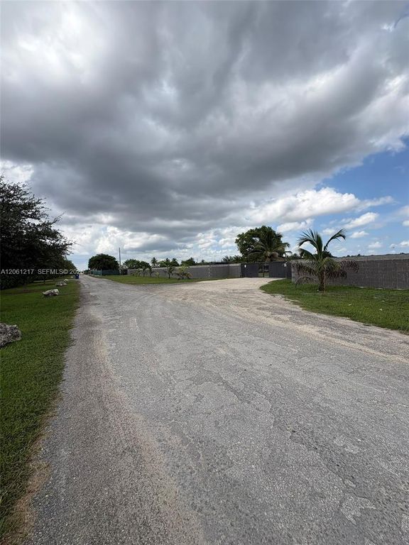 12495 SW 199 Avenue, Miami, FL 33196