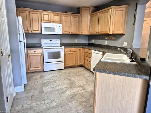 7 Harbor Watch Dr Unit 223, Chesapeake, VA 23320