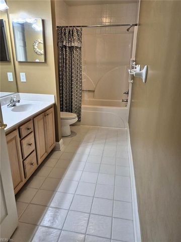 7 Harbor Watch Dr Unit 223, Chesapeake, VA 23320