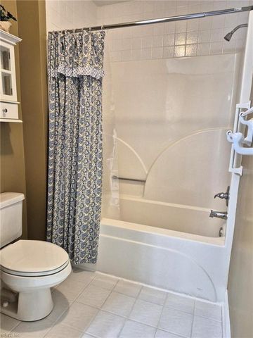 7 Harbor Watch Dr Unit 223, Chesapeake, VA 23320