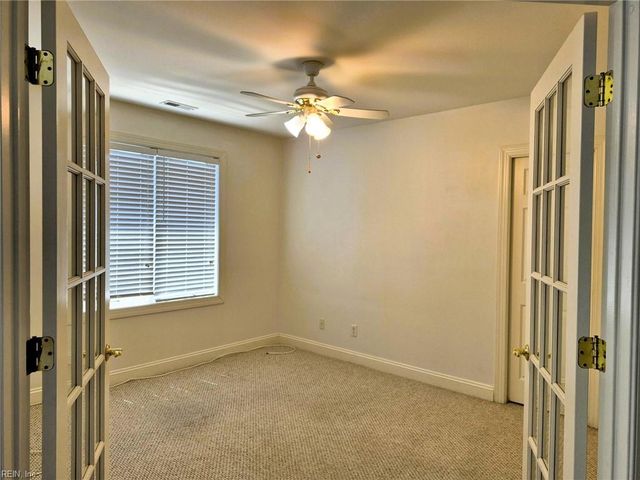 7 Harbor Watch Dr Unit 223, Chesapeake, VA 23320