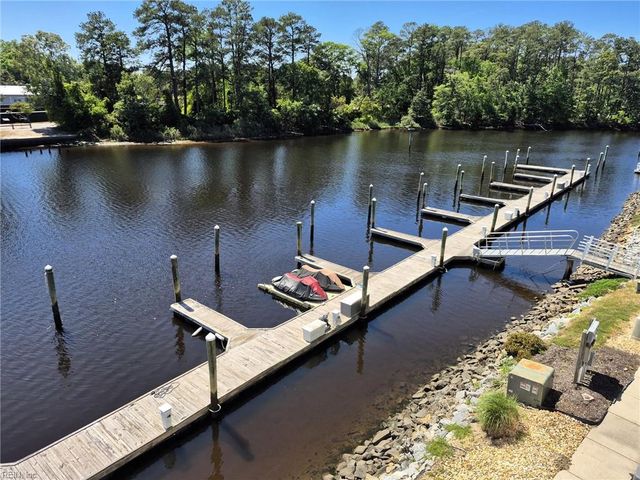 7 Harbor Watch Dr Unit 223, Chesapeake, VA 23320