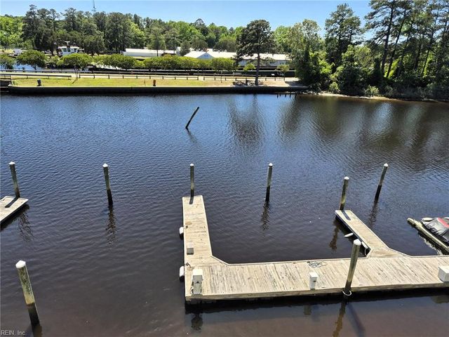 7 Harbor Watch Dr Unit 223, Chesapeake, VA 23320