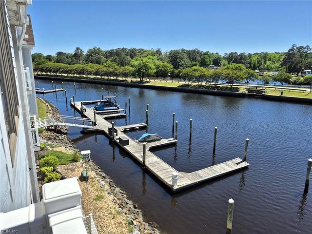 7 Harbor Watch Dr Unit 223, Chesapeake, VA 23320