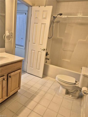 7 Harbor Watch Dr Unit 223, Chesapeake, VA 23320