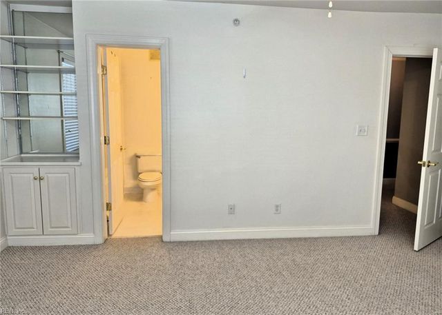 7 Harbor Watch Dr Unit 223, Chesapeake, VA 23320