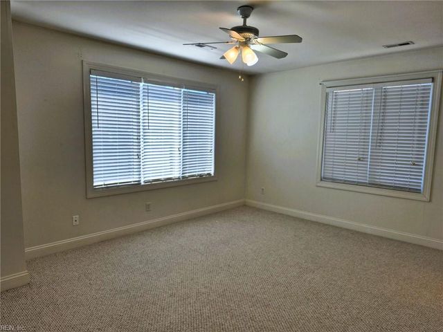 7 Harbor Watch Dr Unit 223, Chesapeake, VA 23320