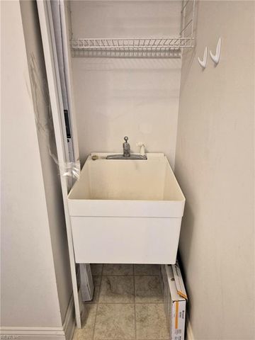 7 Harbor Watch Dr Unit 223, Chesapeake, VA 23320