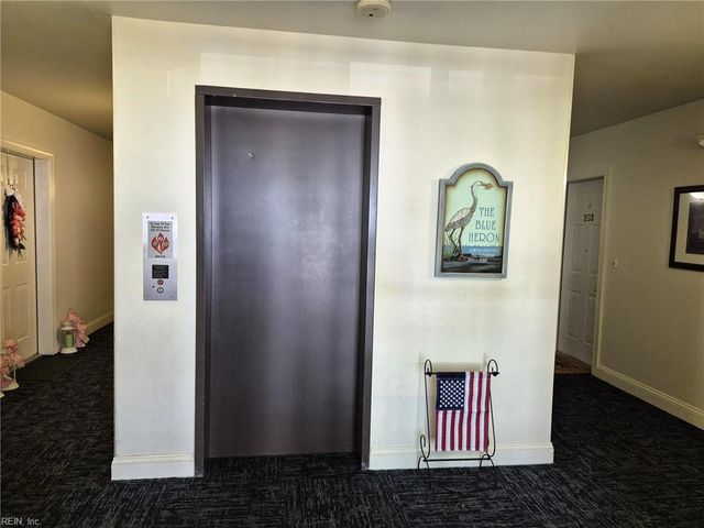 7 Harbor Watch Dr Unit 223, Chesapeake, VA 23320