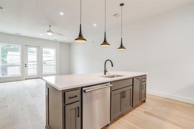 135 Thornton Street, Arlington, TX 76013