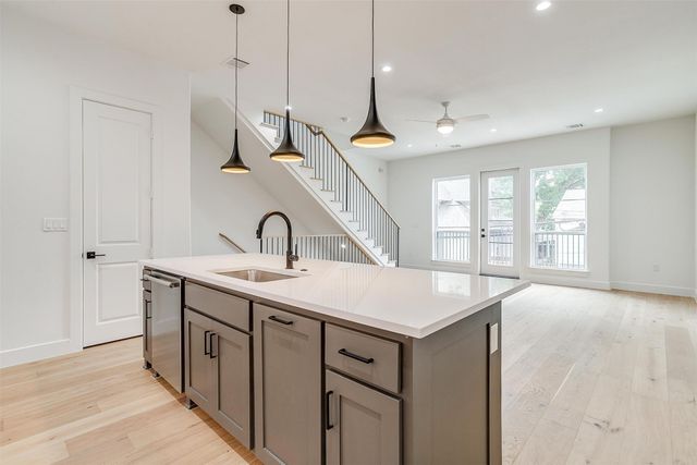 135 Thornton Street, Arlington, TX 76013